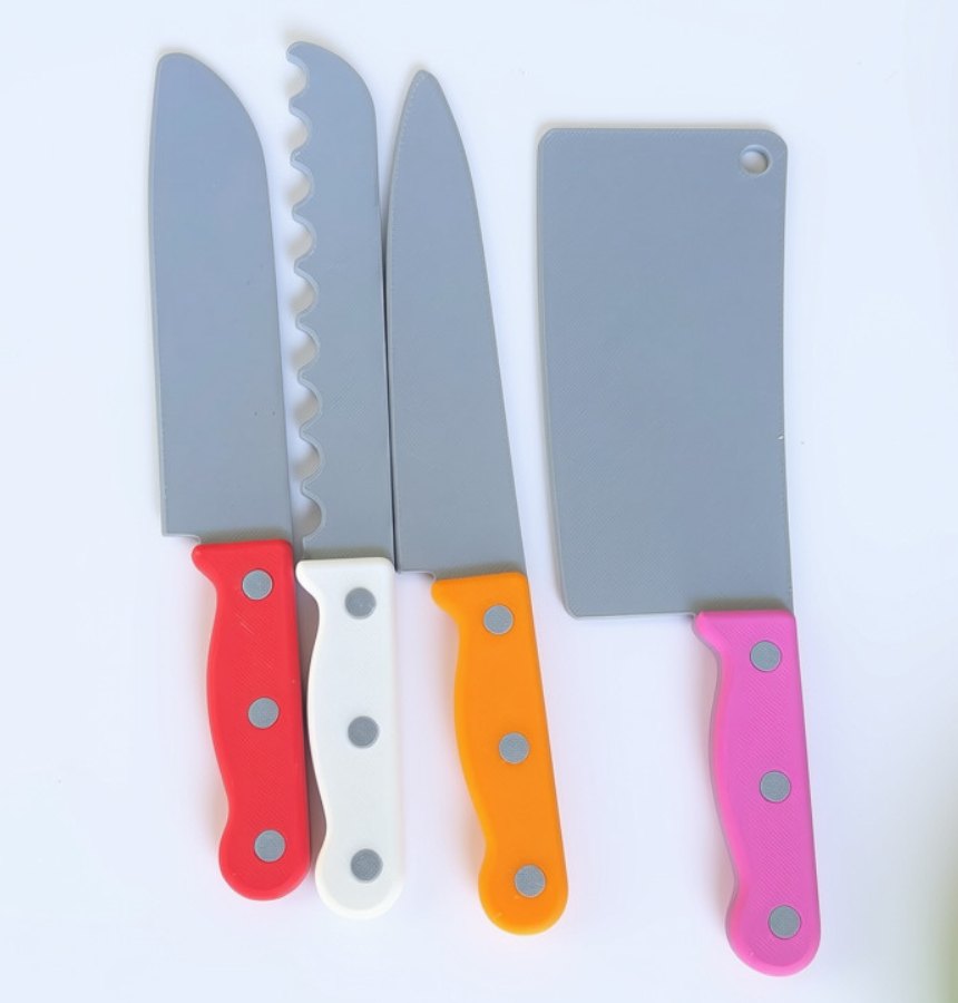 Kids play knife set in red, white, orange and pink